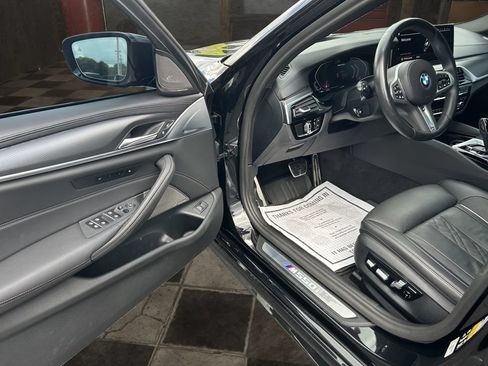 Used 2023 BMW M550i xDrive w/ Executive Package AWD/4WD image 15