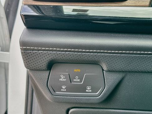Used 2024 Volkswagen Atlas SE FWD image 18