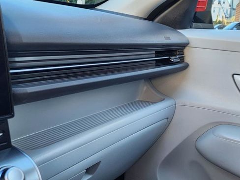 Used 2025 Hyundai Kona SEL image 31