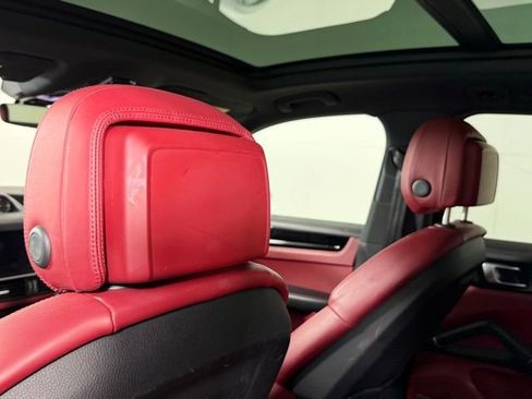 Used 2022 Porsche Cayenne image 20