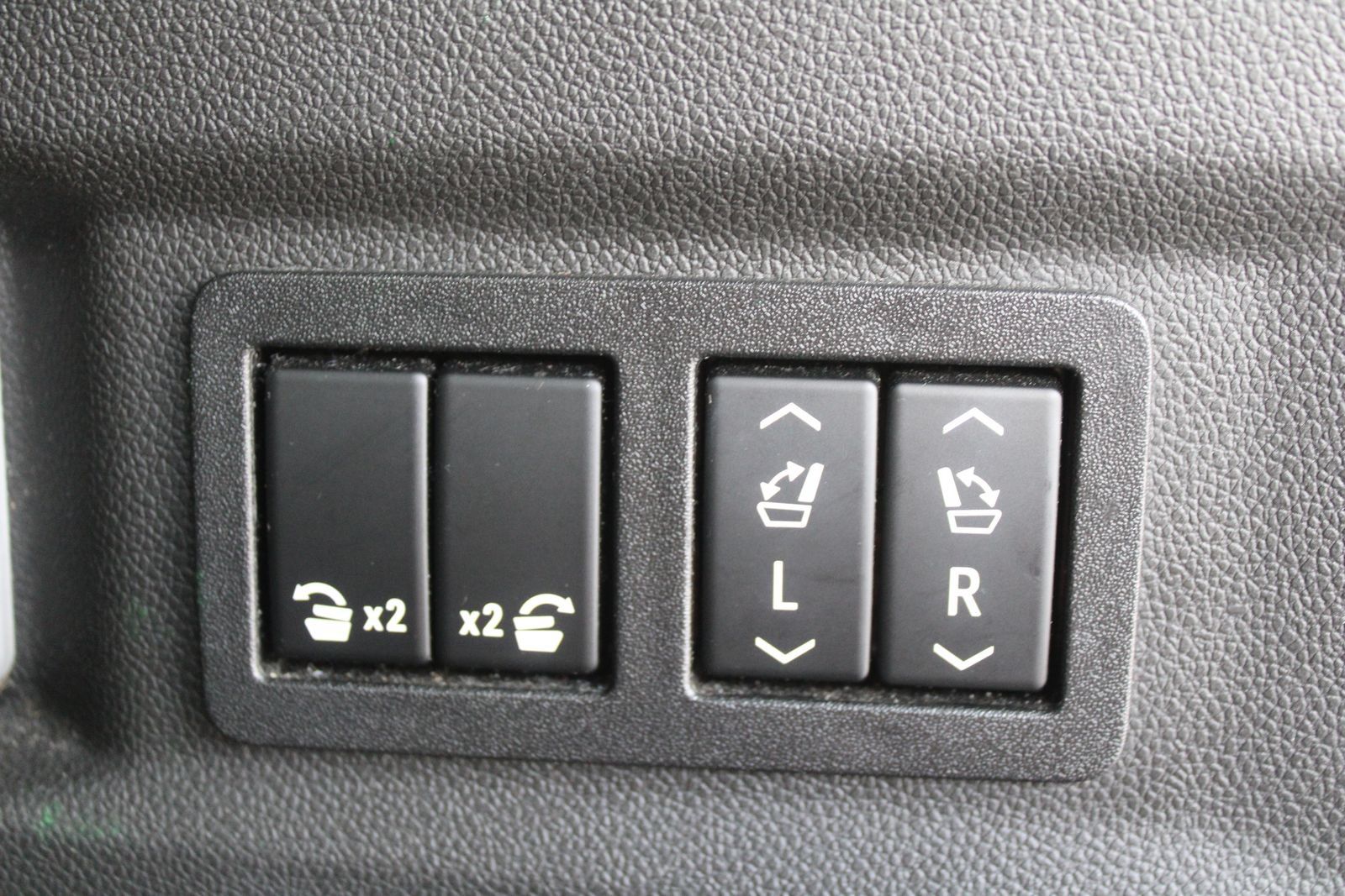 Used 2022 Chevrolet Tahoe RST w/ Luxury Package RWD image 11