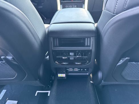 New 2025 Jeep Grand Cherokee Limited w/ Trailer Tow Package AWD/4WD image 29