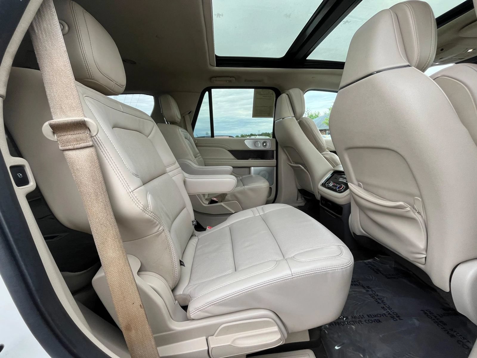 Used 2020 Lincoln Navigator Reserve w/ Luxury Package RWD image 34