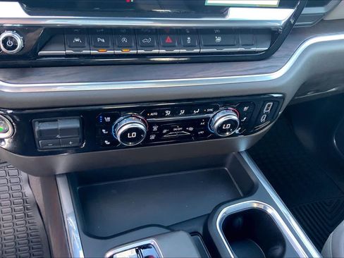 Used 2024 GMC Sierra 1500 SLT w/ SLT Convenience Package AWD/4WD image 35