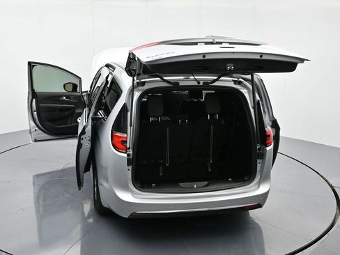 New 2026 Chrysler Pacifica Select image 28