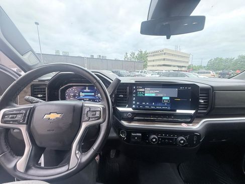 Used 2025 Chevrolet Silverado 2500 LT w/ Convenience Package AWD/4WD image 17
