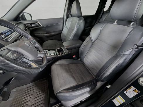 Used 2024 Mitsubishi Outlander SE Black Edition AWD/4WD image 2