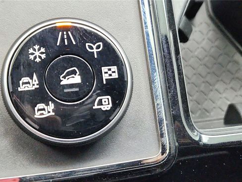 Used 2023 Nissan Pathfinder Rock Creek AWD/4WD image 32