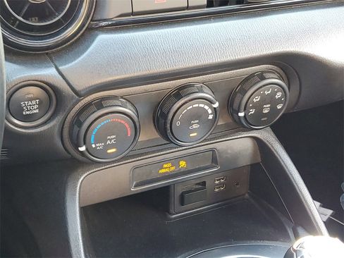 Used 2020 MAZDA MX-5 Miata Sport image 28