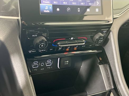 Used 2023 Jeep Grand Cherokee Laredo image 15