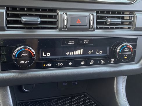 Used 2025 Nissan Pathfinder S FWD image 25