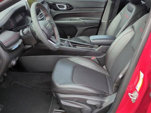 Used 2024 Jeep Compass Trailhawk image 10