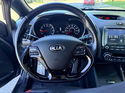 Used 2017 Kia Forte SX image 21