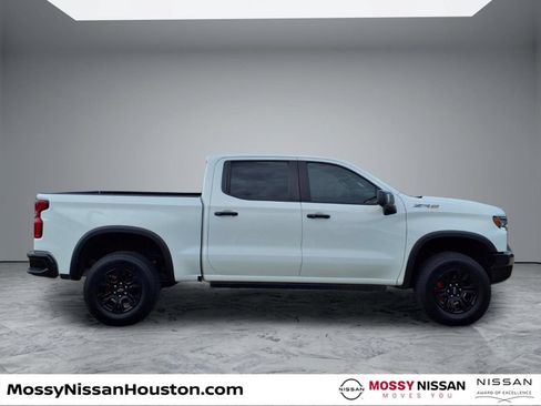 Used 2023 Chevrolet Silverado 1500 ZR2 w/ Technology Package AWD/4WD image 8