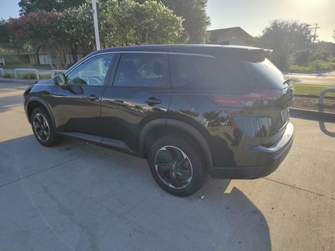 Used 2024 Nissan Rogue SV FWD image 7