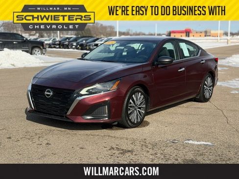 Used 2024 Nissan Altima 2.5 SV image 1