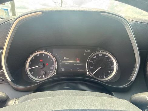 Used 2023 Toyota Highlander XLE AWD/4WD image 18