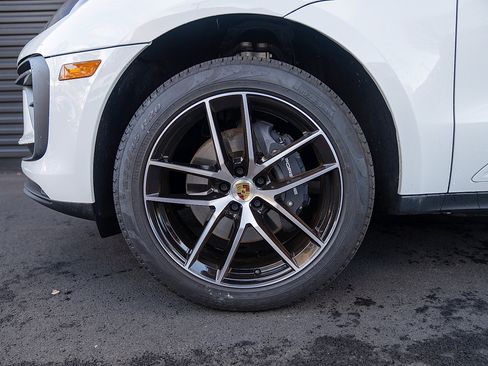 Certified 2025 Porsche Macan Turbo AWD/4WD image 23