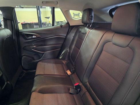 Used 2024 Chevrolet Trax LT w/ Sunroof Package image 14