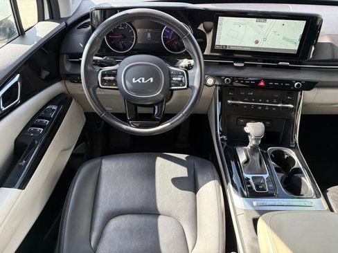 Used 2024 Kia Carnival EX FWD image 25