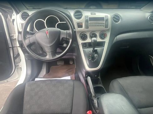 Used 2009 Pontiac Vibe w/ Preferred Package FWD image 10