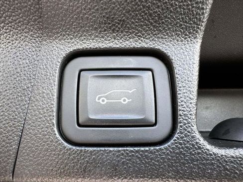 Used 2023 GMC Acadia SLE w/ Driver Convenience Package image 13