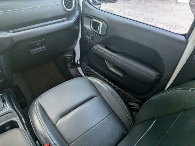 Used 2023 Jeep Wrangler Unlimited Sahara AWD/4WD image 17