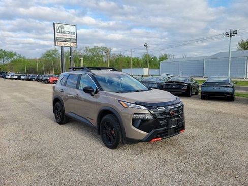 Certified 2025 Nissan Rogue SV image 2