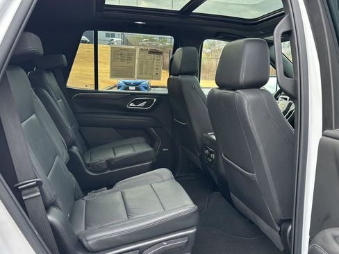 Used 2022 Chevrolet Tahoe LT w/ LT Signature Plus Package image 11