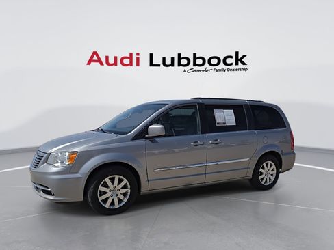 Used 2016 Chrysler Town & Country Touring image 5