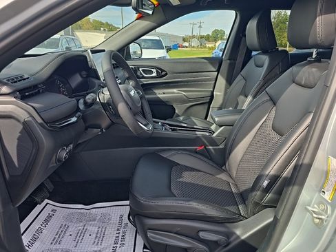 New 2026 Jeep Compass Latitude image 13