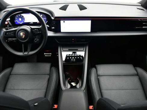 Certified 2025 Porsche Macan 4S Electric AWD/4WD image 38