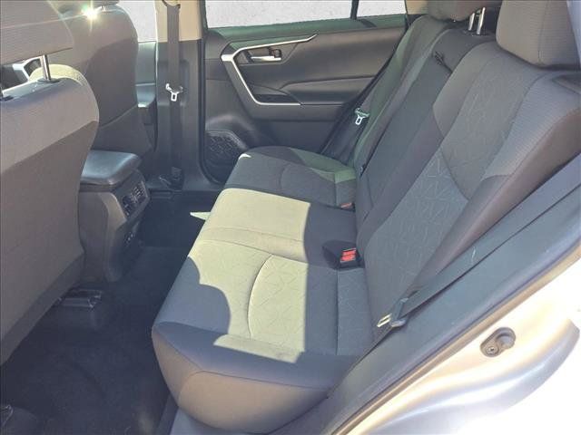 Used 2021 Toyota RAV4 XLE w/ Convenience Package FWD image 18