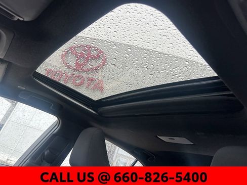 Used 2025 Toyota Corolla SE w/ SE Premium Package image 18