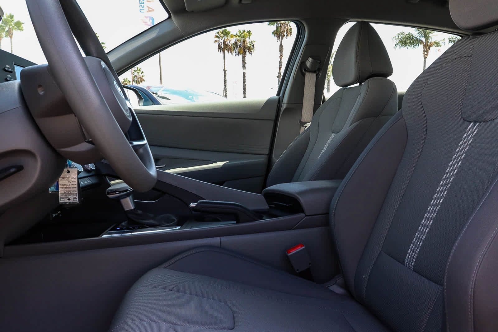 Used 2025 Hyundai Elantra SE w/ Cargo Package FWD image 27