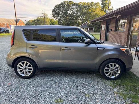 Used 2018 Kia Soul + image 6