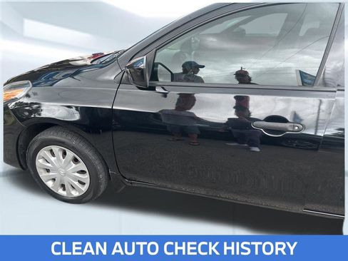 Used 2019 Nissan Versa S Plus FWD image 2