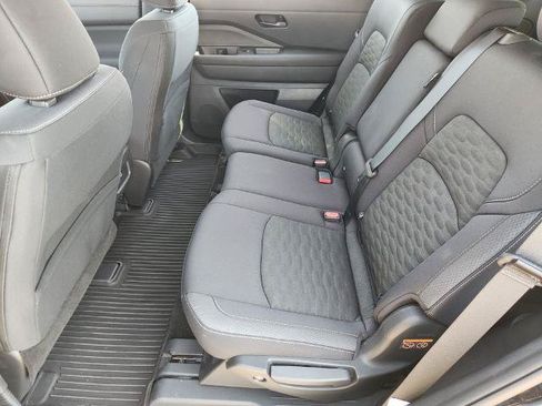 Certified 2025 Nissan Pathfinder SV w/ Black Appearance Package AWD/4WD image 19