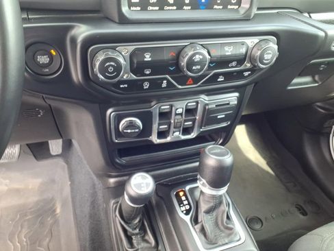 Used 2022 Jeep Gladiator Mojave AWD/4WD image 30