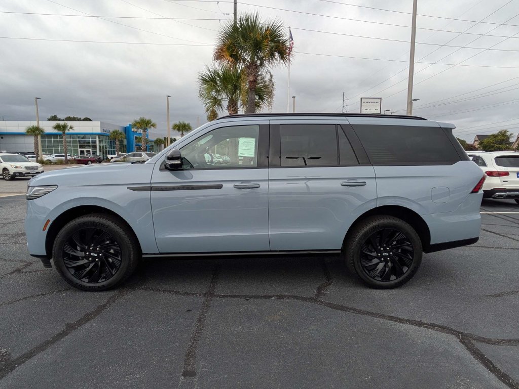 New 2027 Lincoln Navigator Reserve w/ Jet Appearance Package RWD image 6