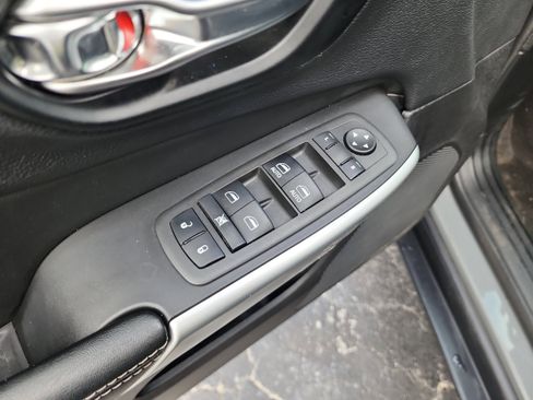 Used 2022 Jeep Cherokee Latitude w/ Sun & Sound Group image 16