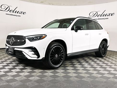 Used 2025 Mercedes-Benz GLC 300 4MATIC image 3