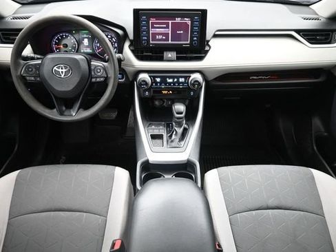 Used 2020 Toyota RAV4 XLE FWD image 19