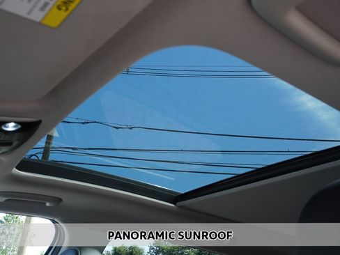 Used 2023 Kia Sorento S w/ Panoramic Sunroof Package AWD/4WD image 3