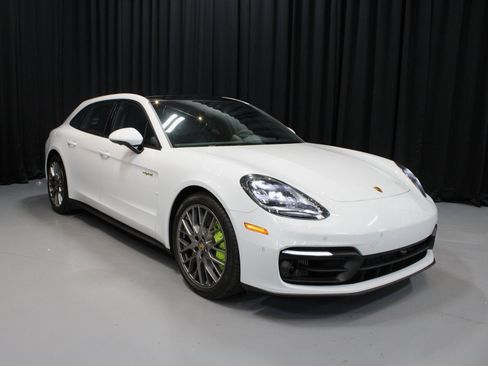Certified 2023 Porsche Panamera 4 w/ Premium Package image 9