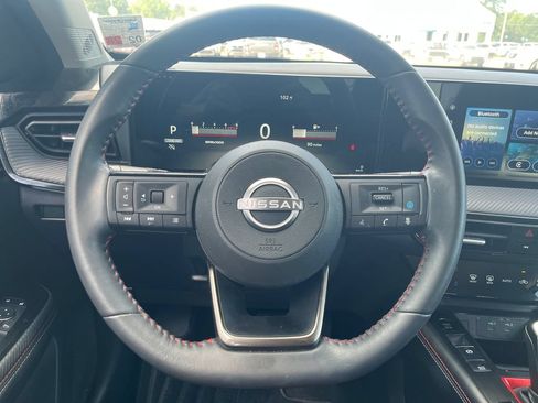 Certified 2025 Nissan Kicks SR FWD image 17