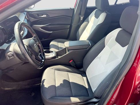 Used 2025 Chevrolet Trax RS FWD image 22