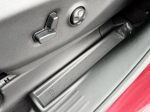 Used 2017 Chrysler Pacifica Limited image 13