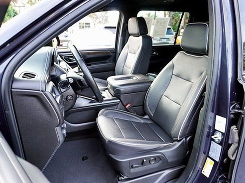 Used 2023 Chevrolet Suburban Premier image 15