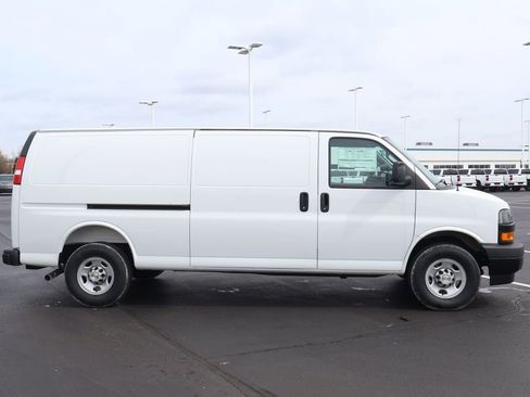 New 2026 Chevrolet Express 2500 Extended w/ Driver Convenience Package RWD image 9